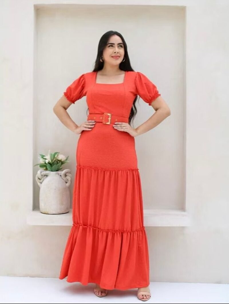 Vestido Longo Laranja com Cinto Personalizado em Resina Modelo Laura Elegante Chique Moderno Moda Cristã Feminina