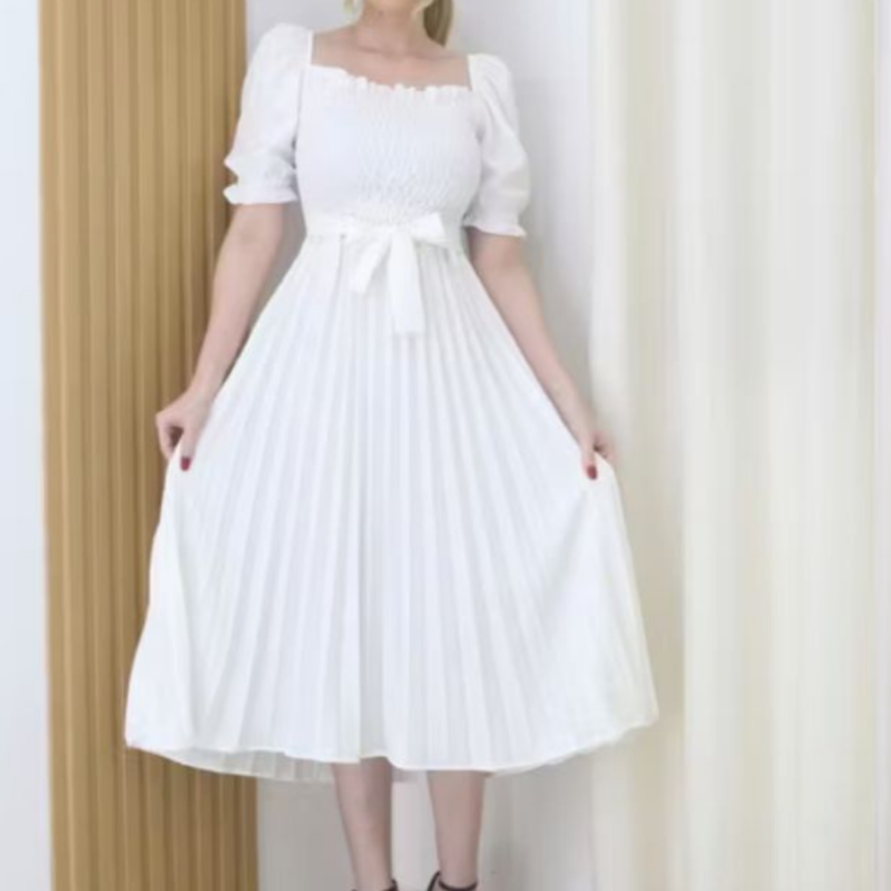 Vestido Plissado liso Manga Elástico curto Bufante Sempre na moda, vestidos versáteis e combinam em qualquer ocasião tecido tricôline de algodão Tecido : Plissado Elástico atrás da cintura Tamanho: único veste 36-46 busto veste 80-100cm cintura veste 65-95cm Quadril ate 130cm comprimendo 115cm Com a Saia Plissada em Godê